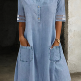 Lucía - Robe en jean qui met en valeur la silhouette